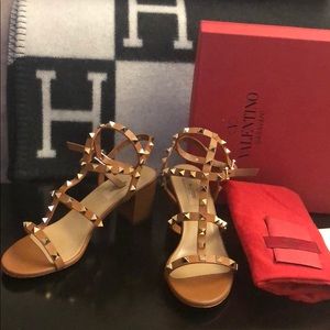 Valentino camel rockstud strappy sandals 39 heel